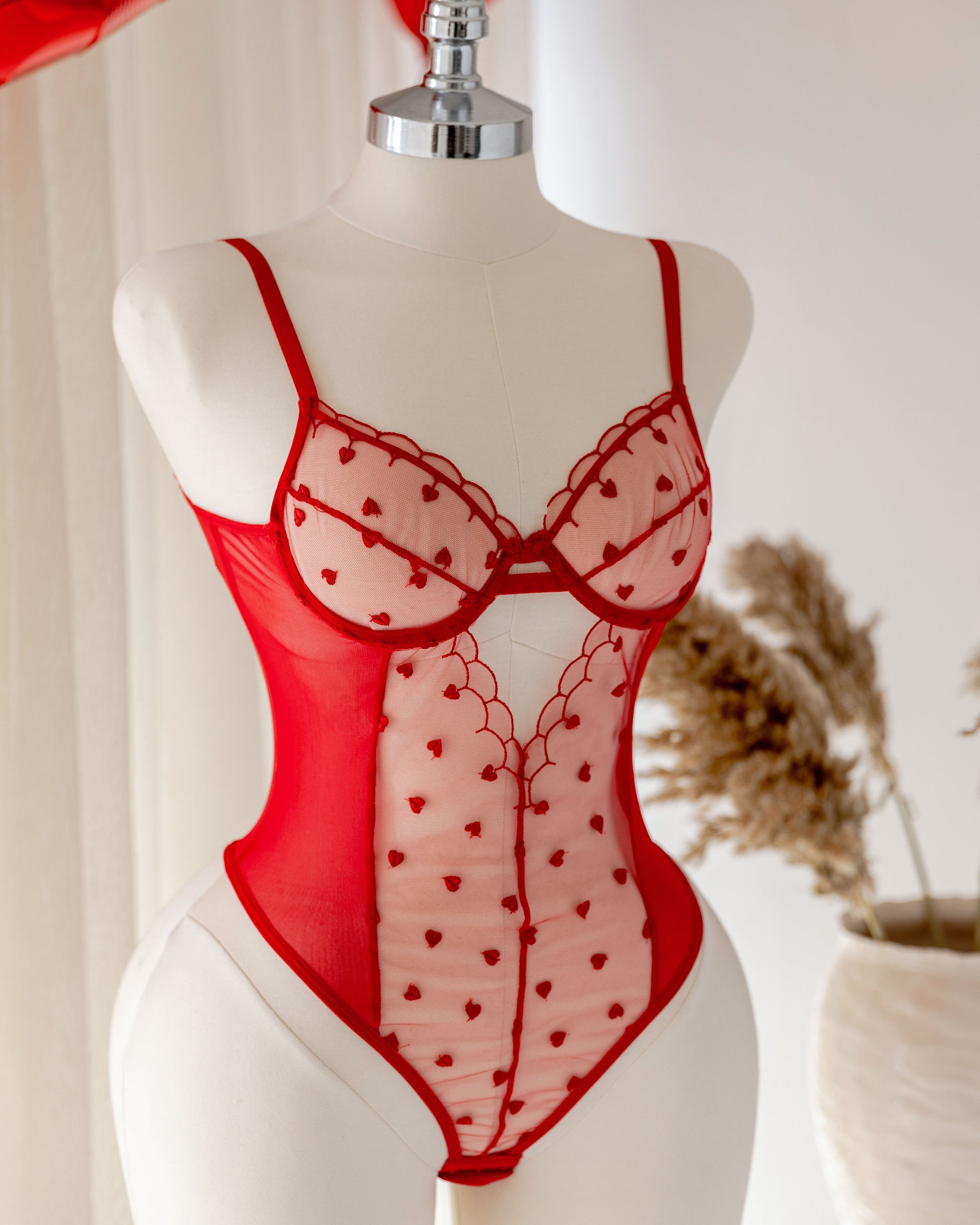 Amour Transparan Kırmızı Kalp Desenli Bodysuit