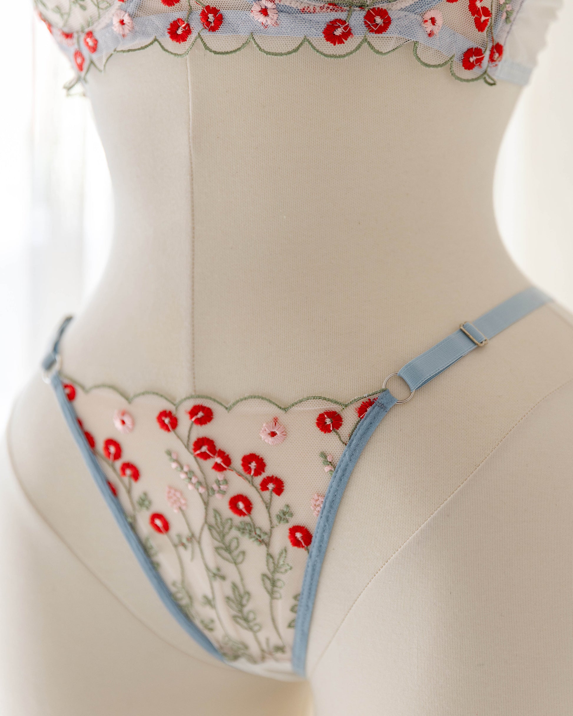Flora Çiçekli Mavi Desteksiz Bralet Takım