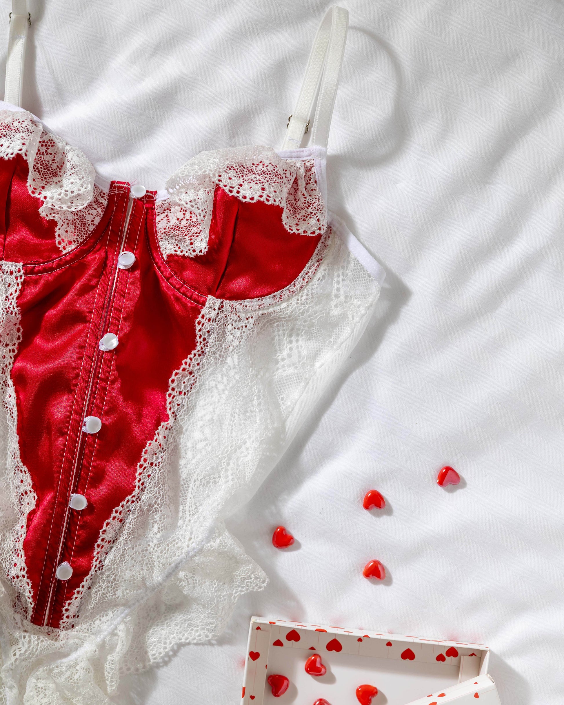 Lilith Beyaz Dantelli Kırmızı Bodysuit