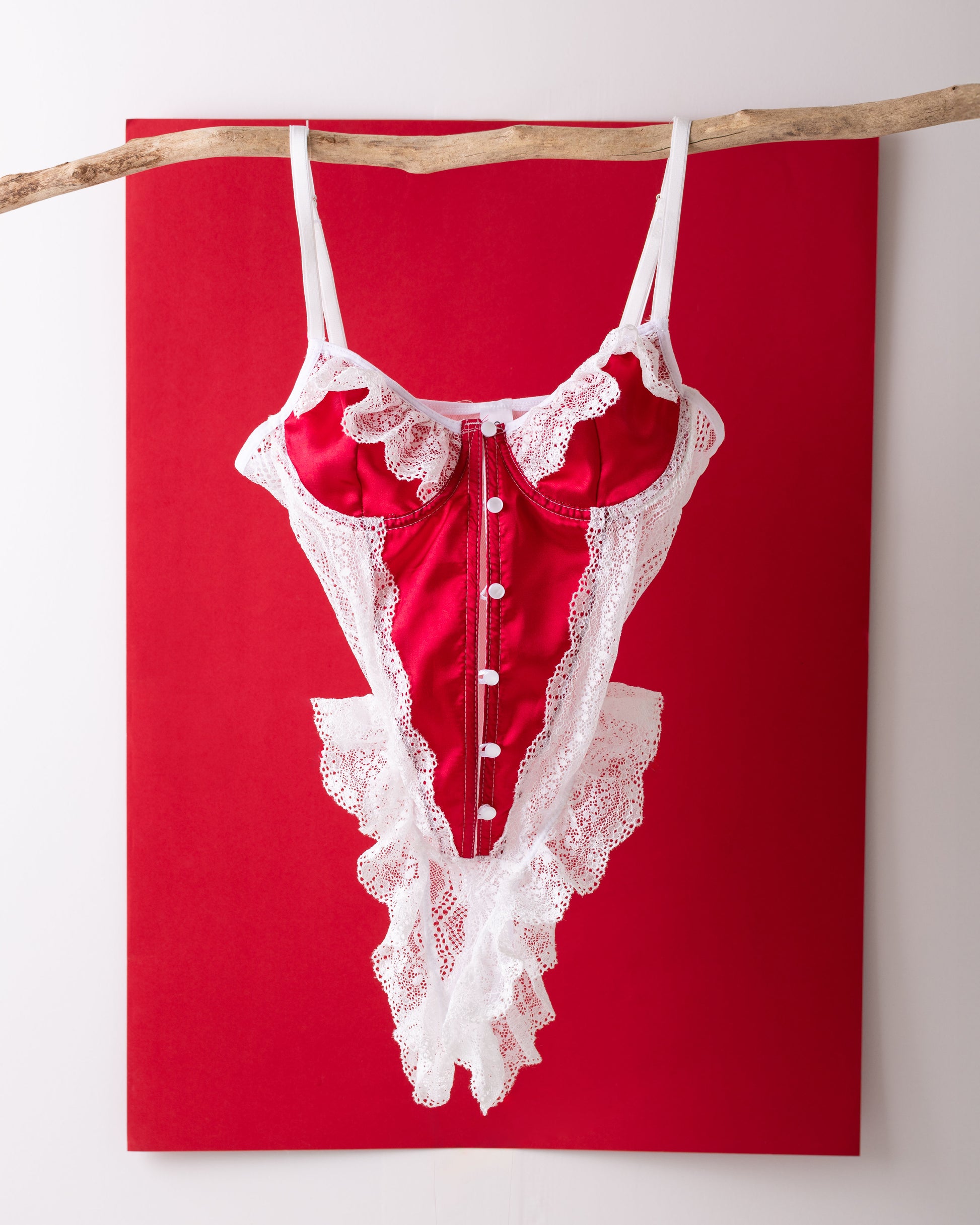 Lilith Beyaz Dantelli Kırmızı Bodysuit