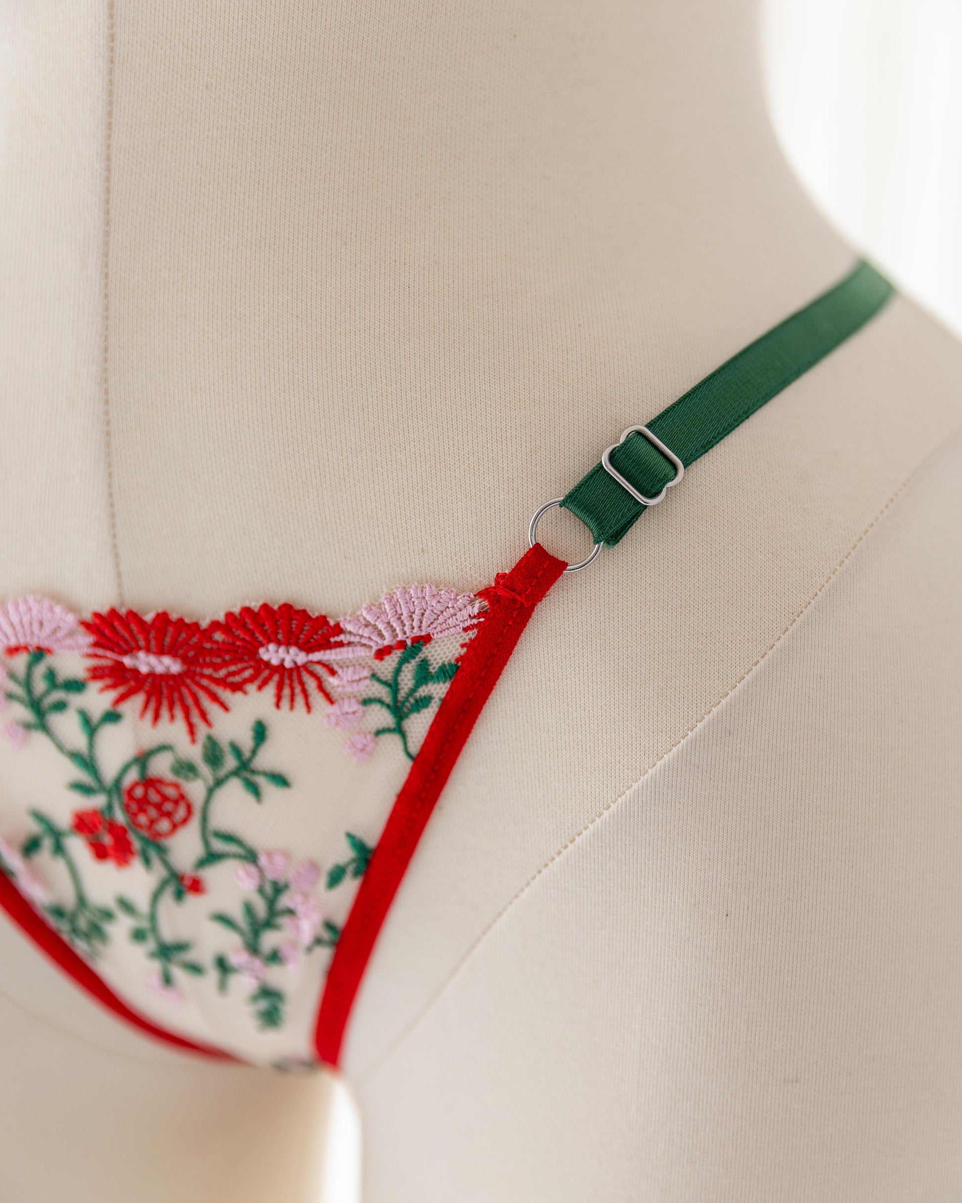 Ruby Çiçekli Kırmızı Desteksiz Bralet Takım