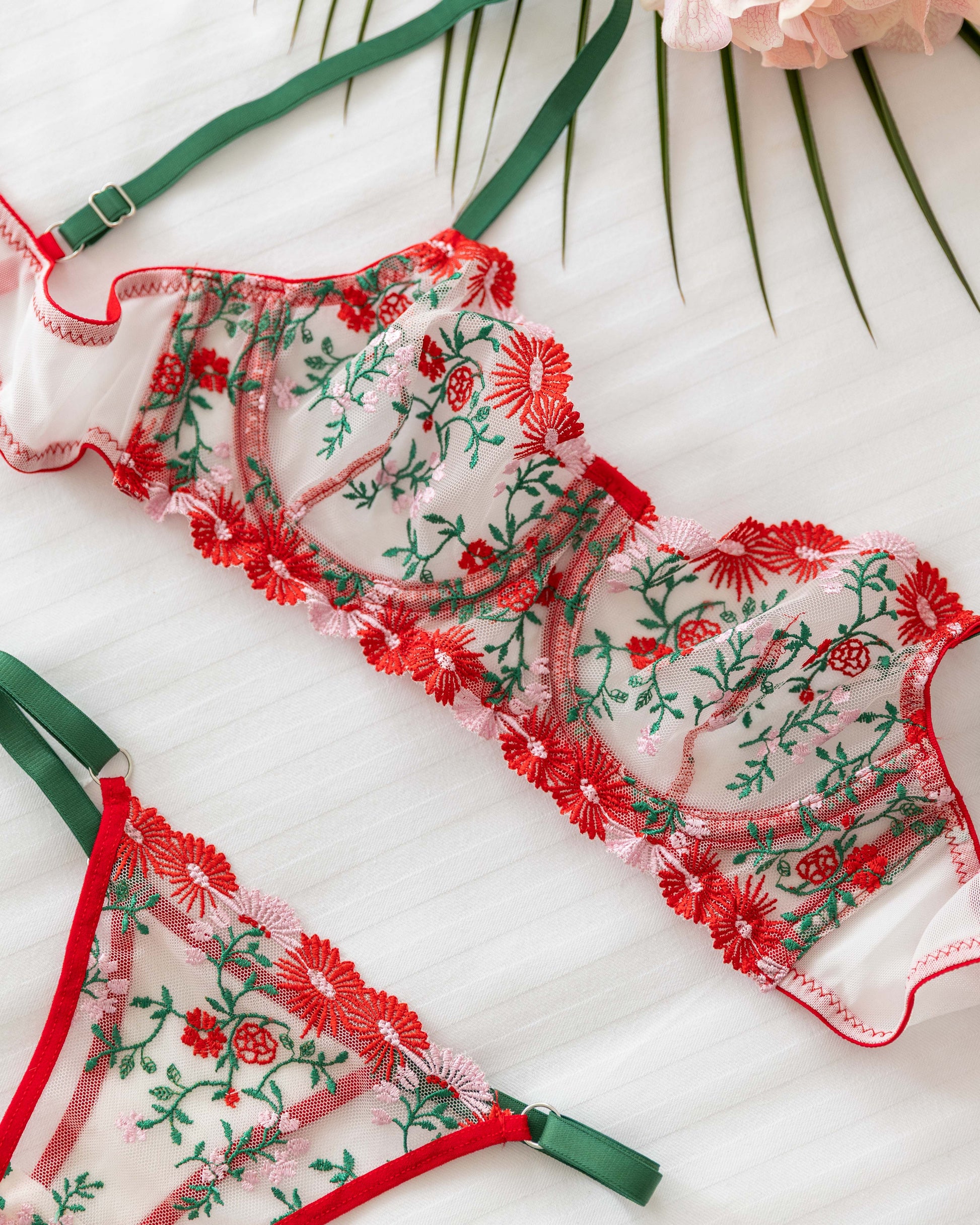 Ruby Çiçekli Kırmızı Desteksiz Bralet Takım