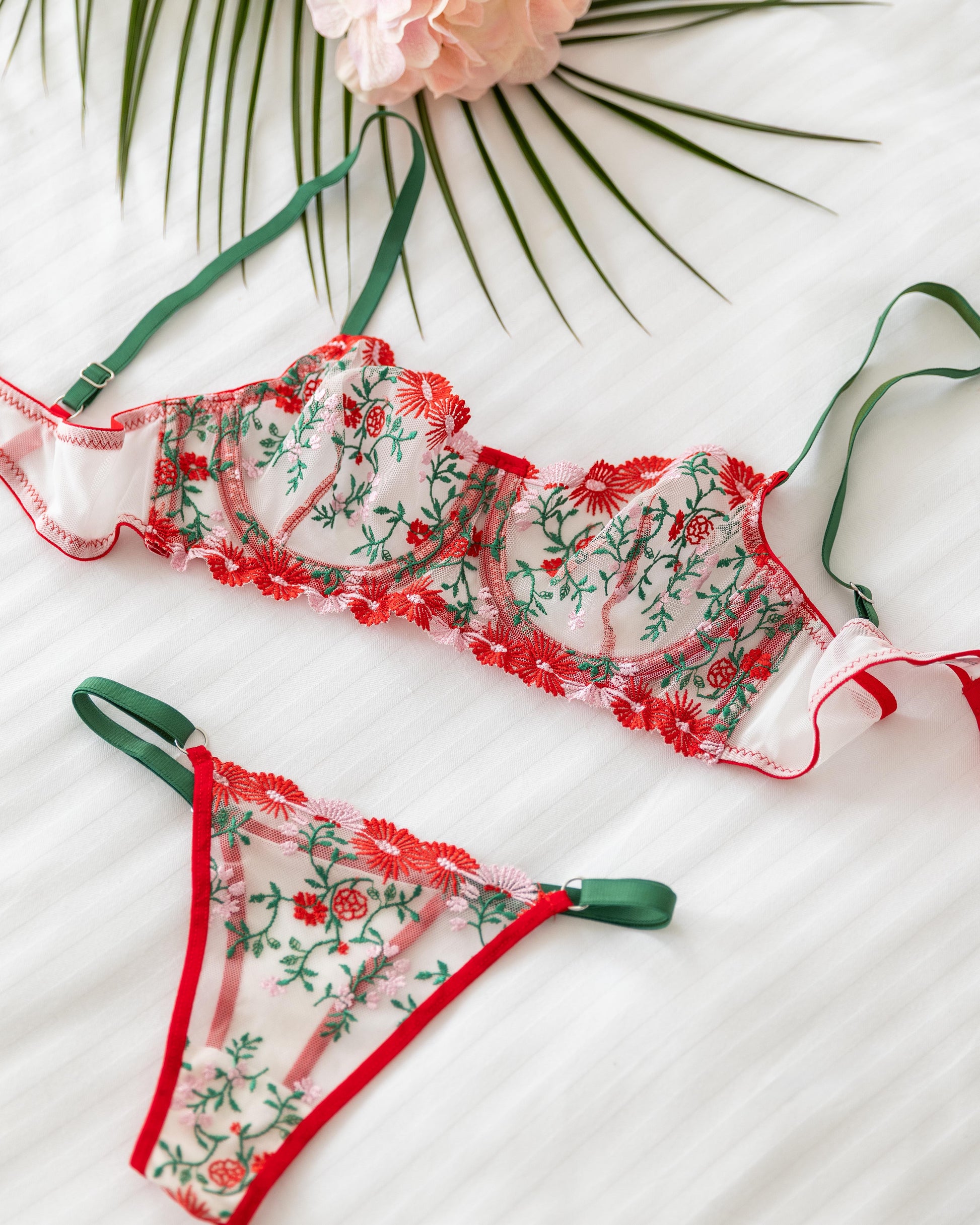 Ruby Çiçekli Kırmızı Desteksiz Bralet Takım