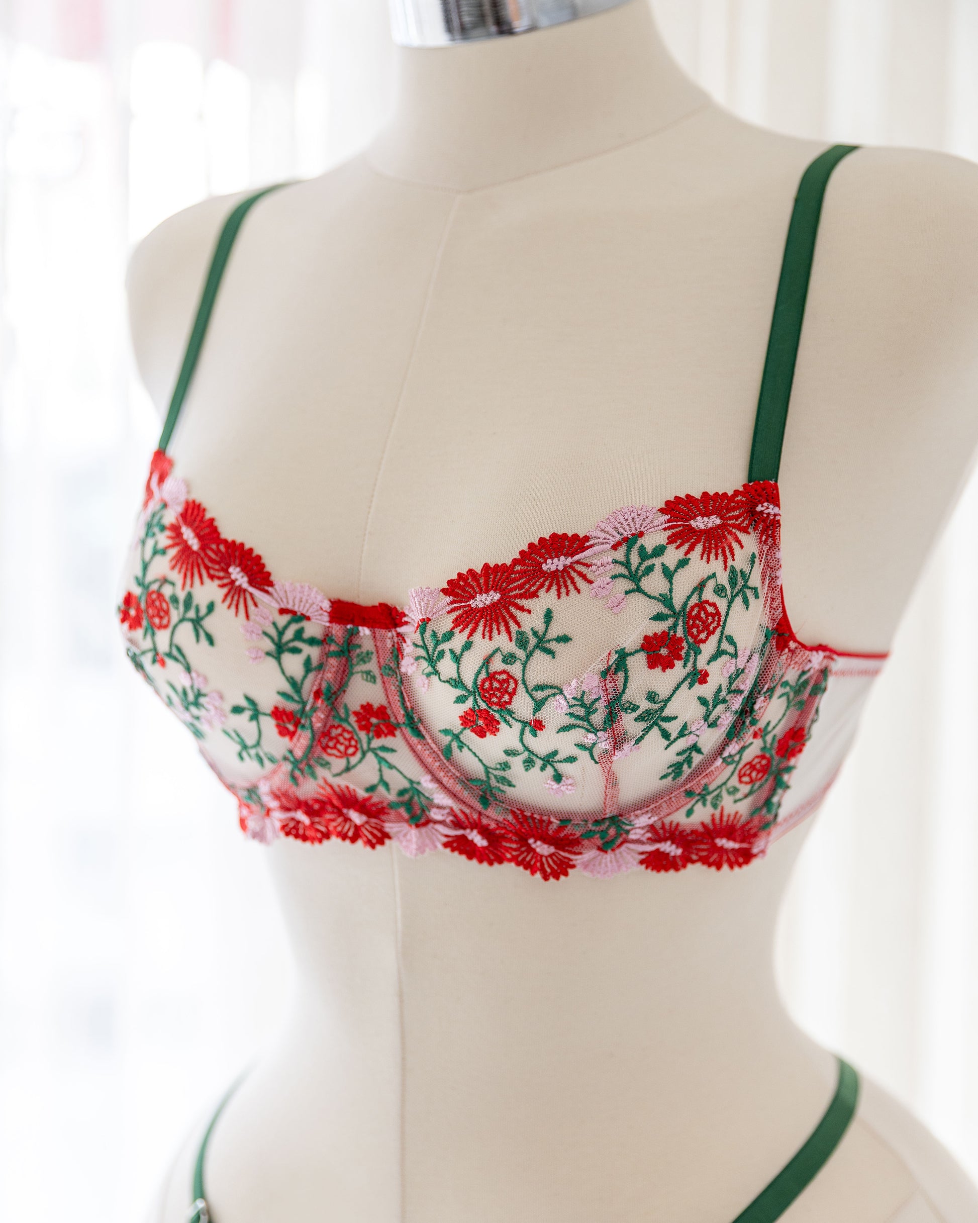 Ruby Çiçekli Kırmızı Desteksiz Bralet Takım