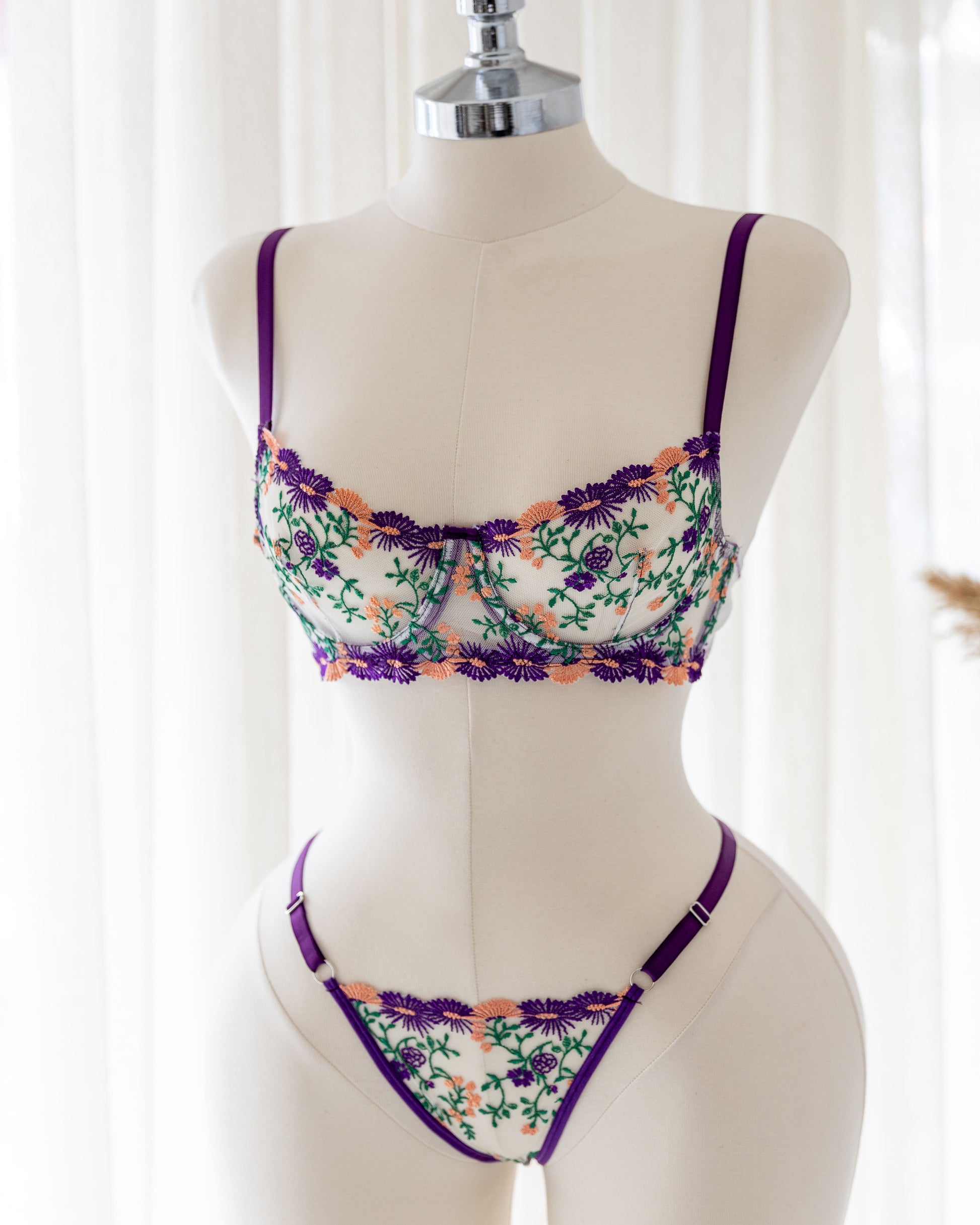 Ruby Çiçekli Mor Desteksiz Bralet Takım