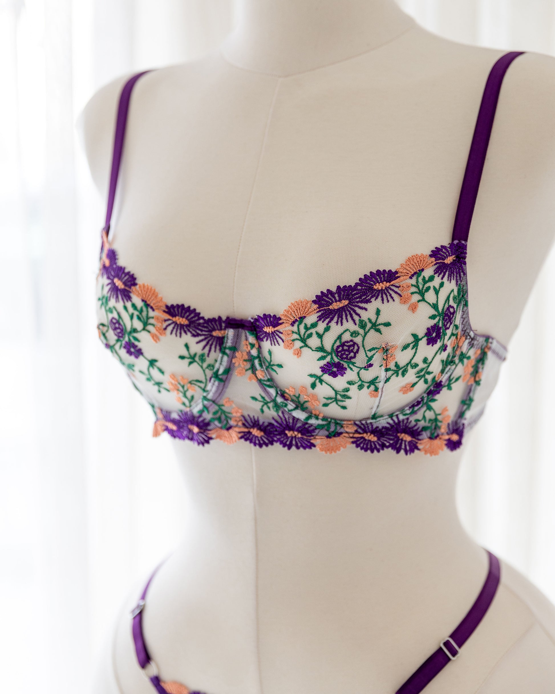 Ruby Çiçekli Mor Desteksiz Bralet Takım