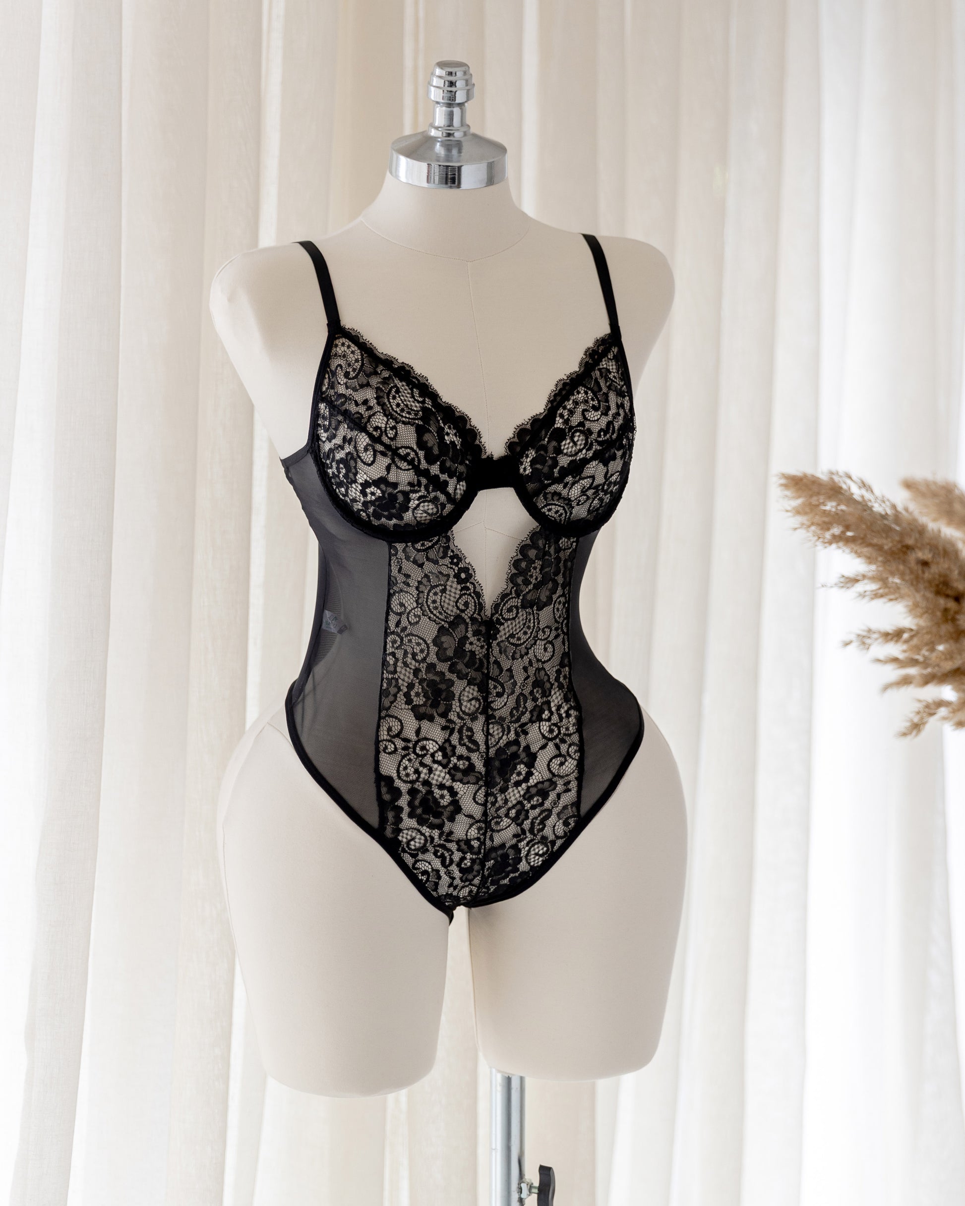 Vixen Siyah Dantel Bodysuit